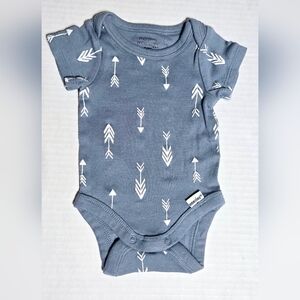 Modern Moments by Gerber Baby Boy Onesie With Arrows Size: Newborn